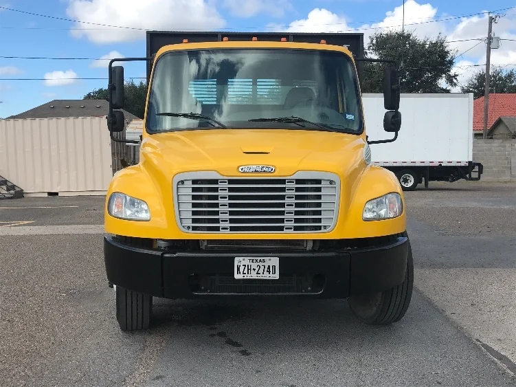 2019 Freightliner M2 106 in San Antonio, TX — photo 2