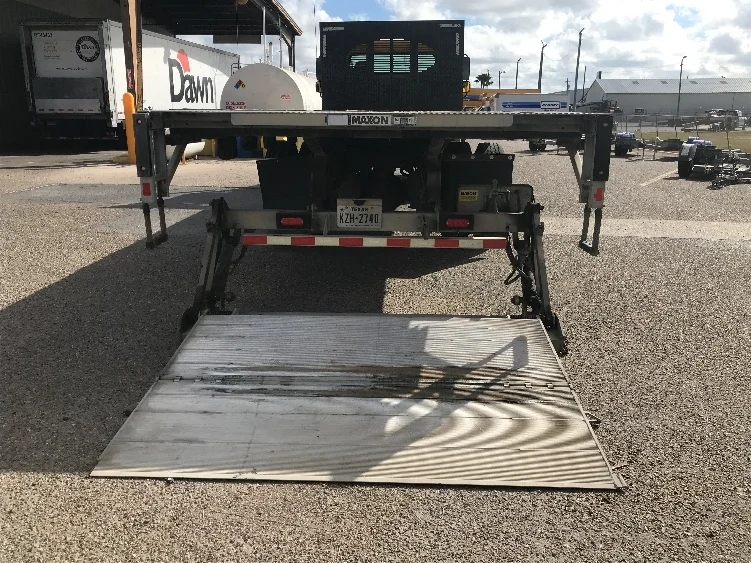 2019 Freightliner M2 106 in San Antonio, TX — photo 9
