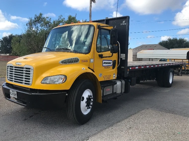 2019 Freightliner M2 106 in San Antonio, TX — photo 3