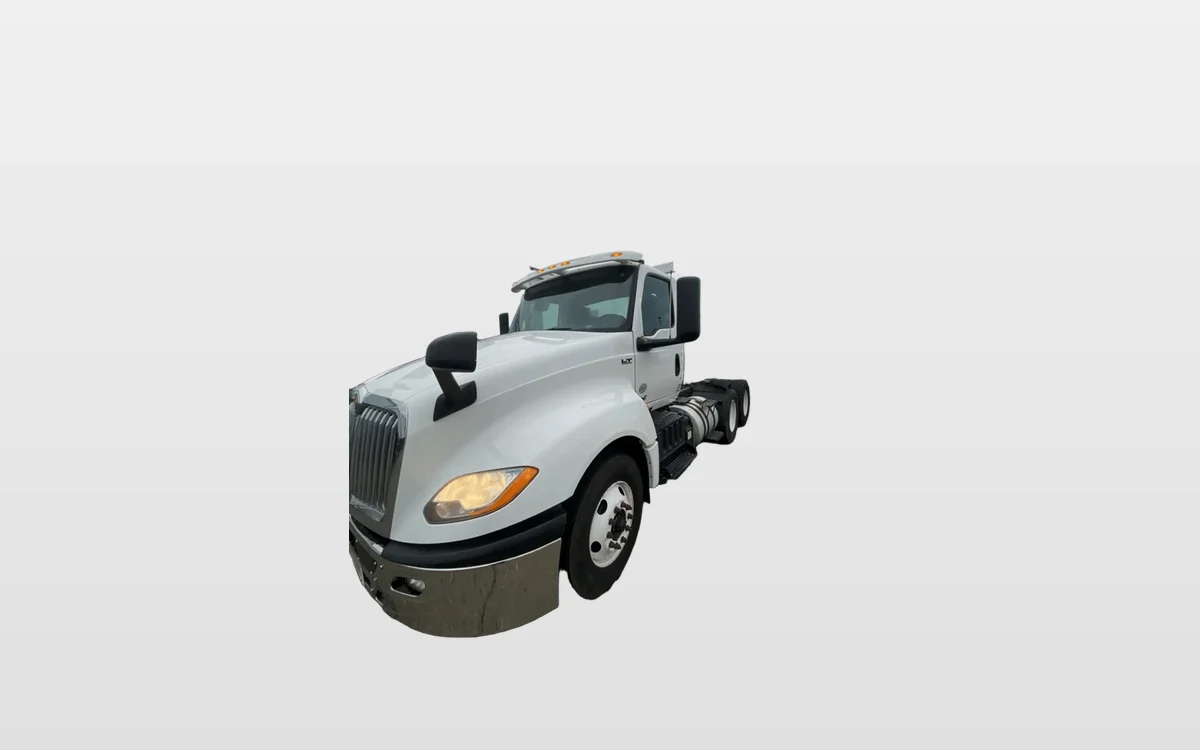 2019 International LT - image 1