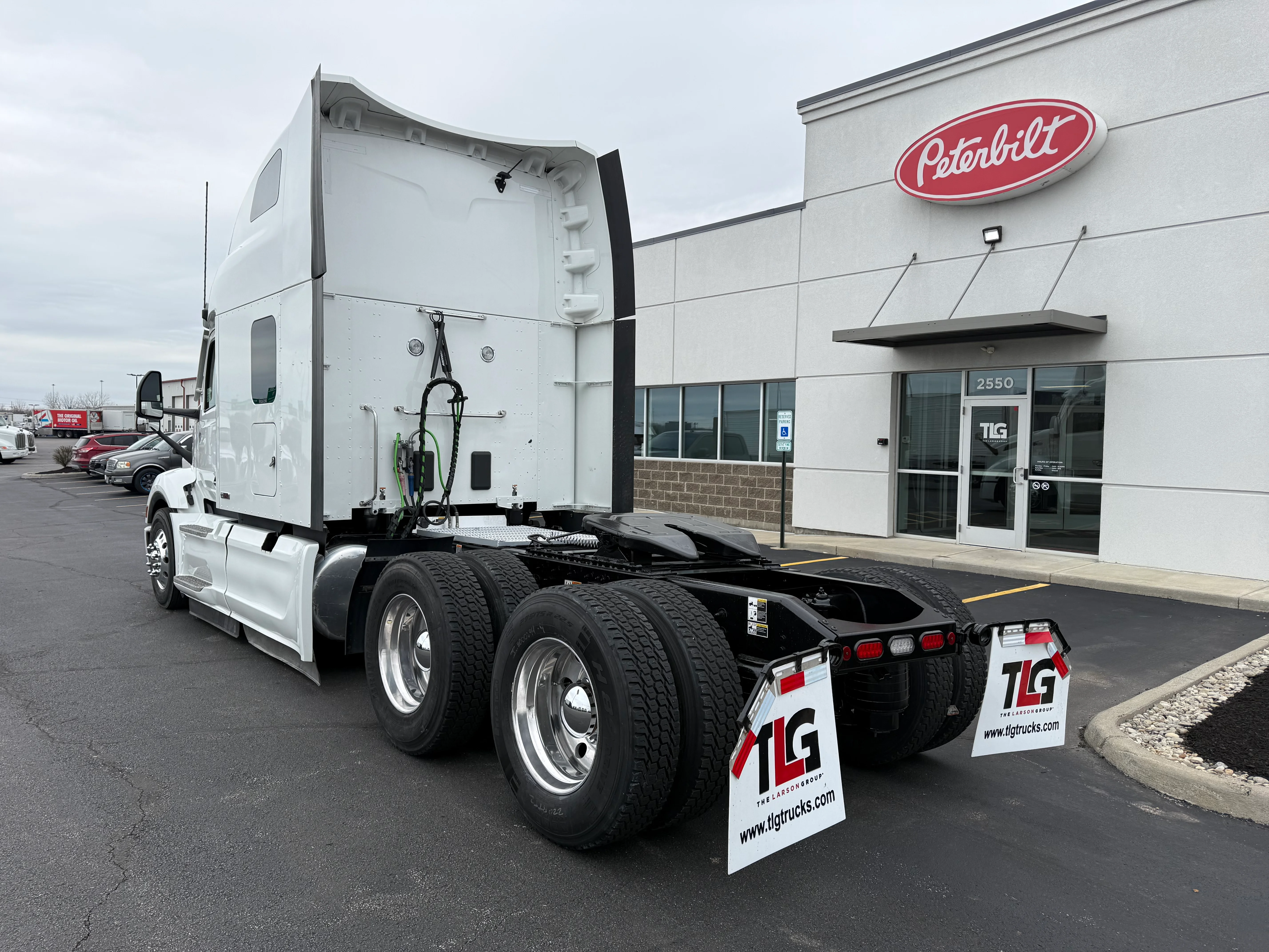 2024 Peterbilt 579 - image 3
