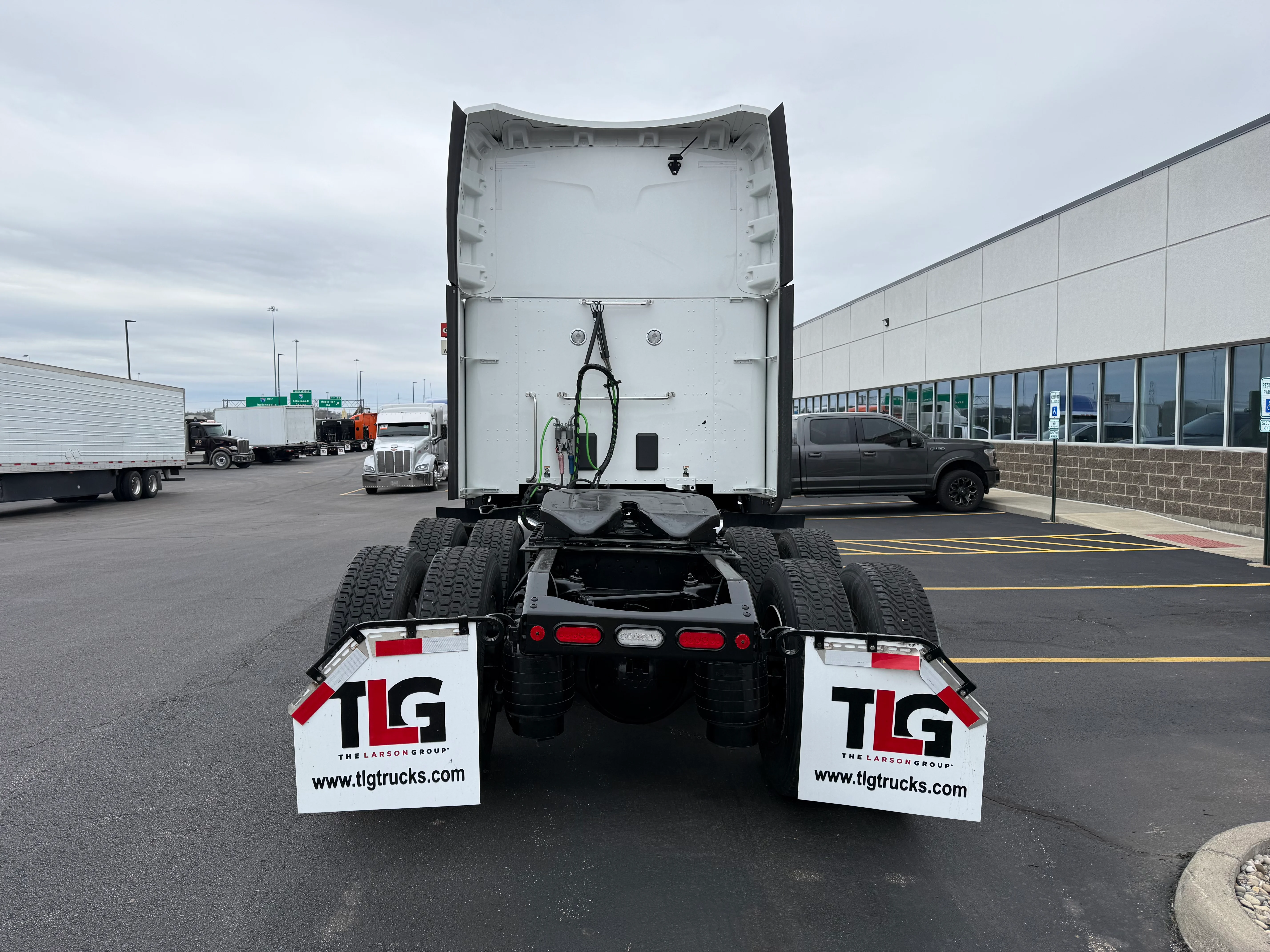 2024 Peterbilt 579 - image 4