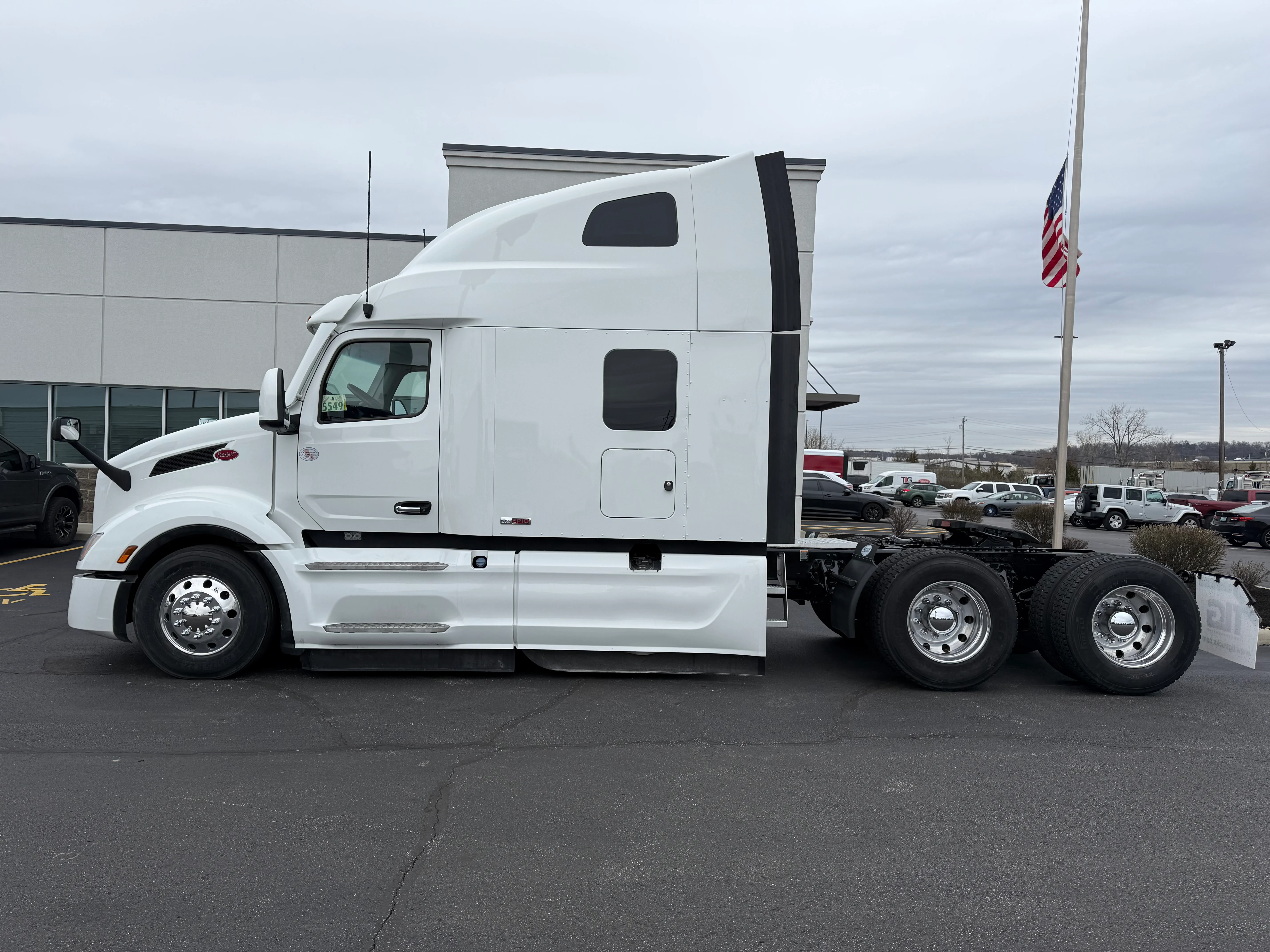 2024 Peterbilt 579 - image 2