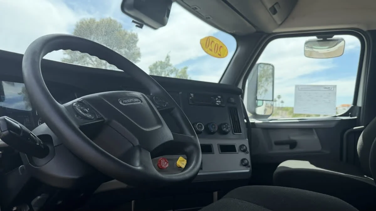 2020 Freightliner Cascadia in Phoenix, AZ — photo 7