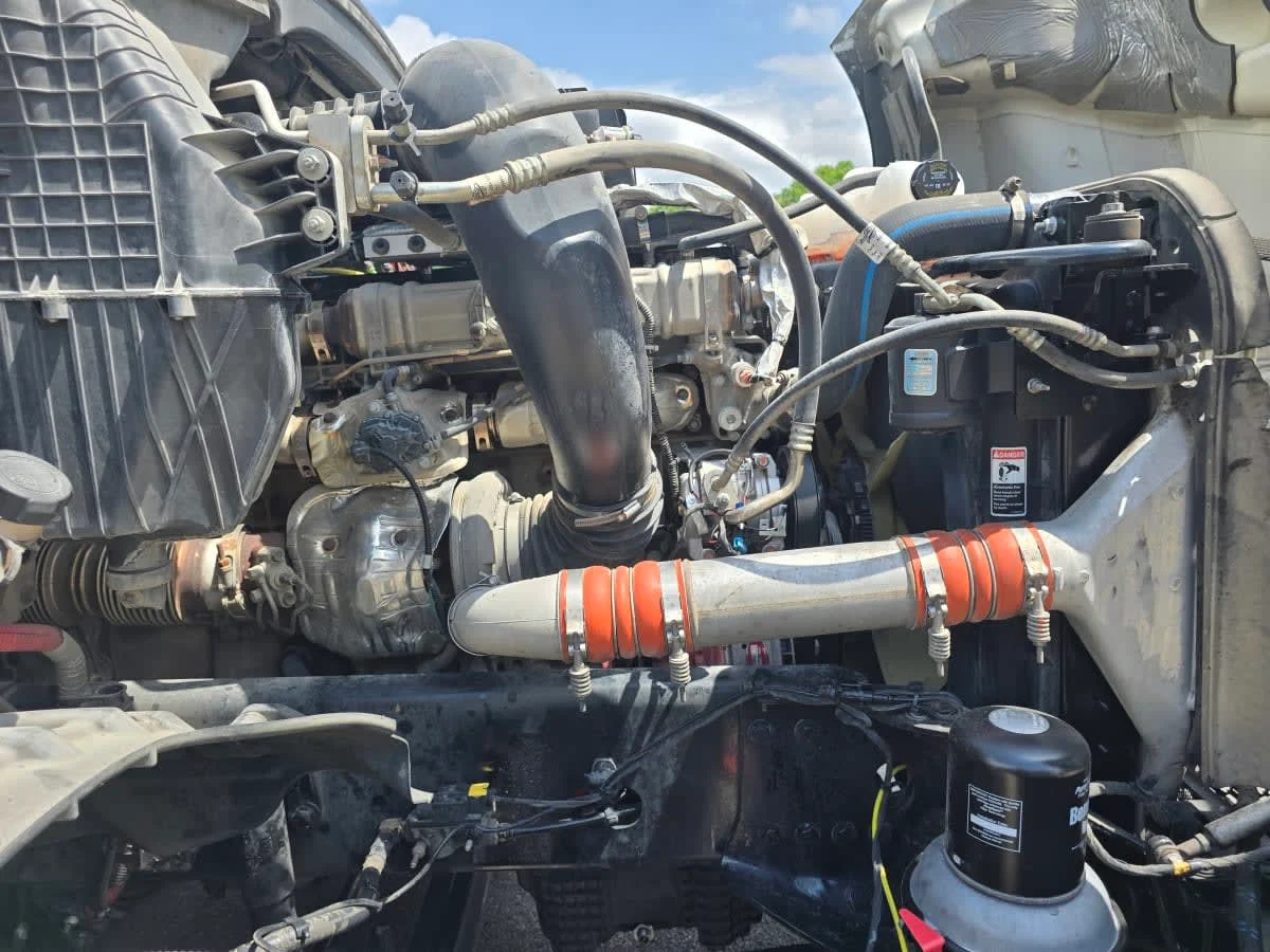 2022 Freightliner Cascadia - image 9