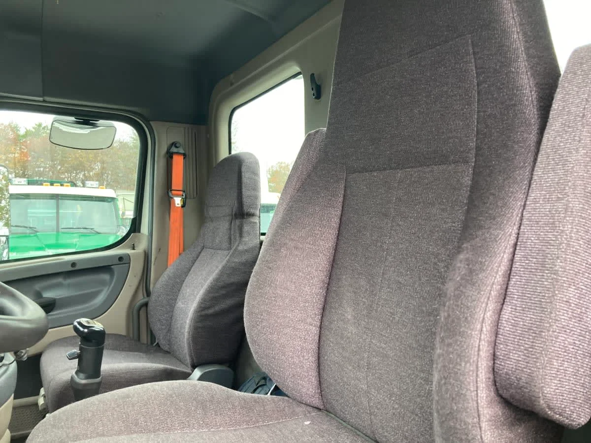 2015 Freightliner Cascadia in Springfield, MA — photo 11