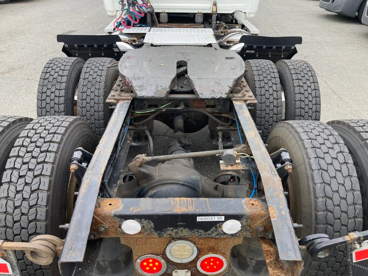 2015 Freightliner Cascadia - image 7