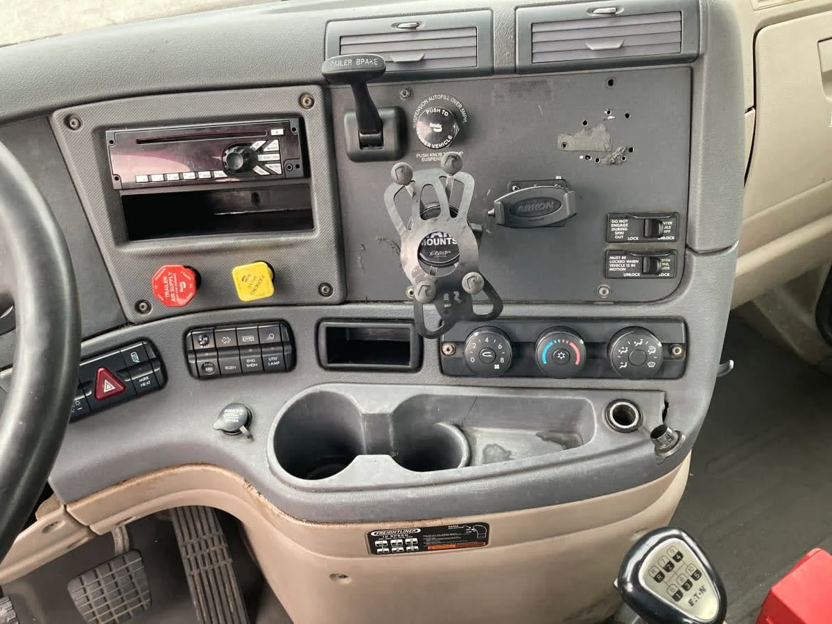 2015 Freightliner Cascadia in Springfield, MA — photo 12