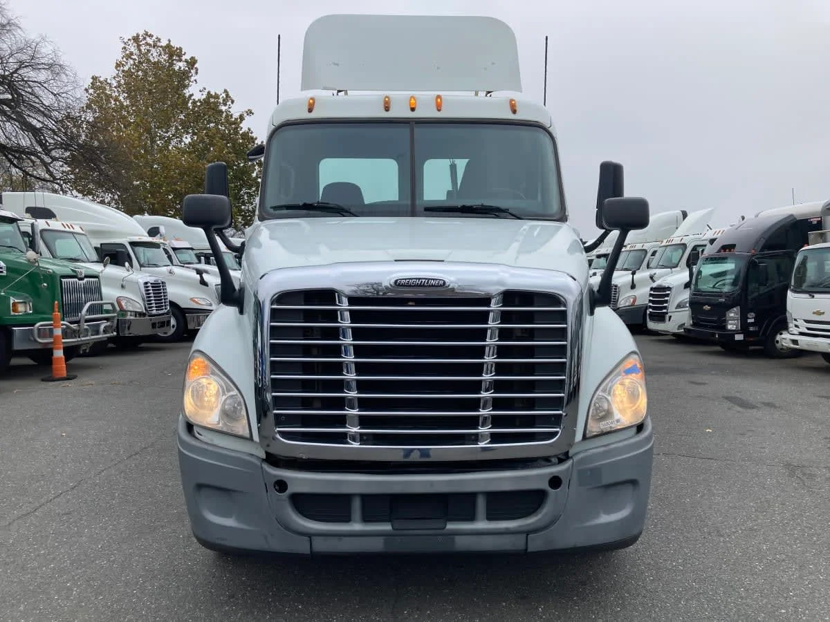 2015 Freightliner Cascadia in Springfield, MA — photo 2