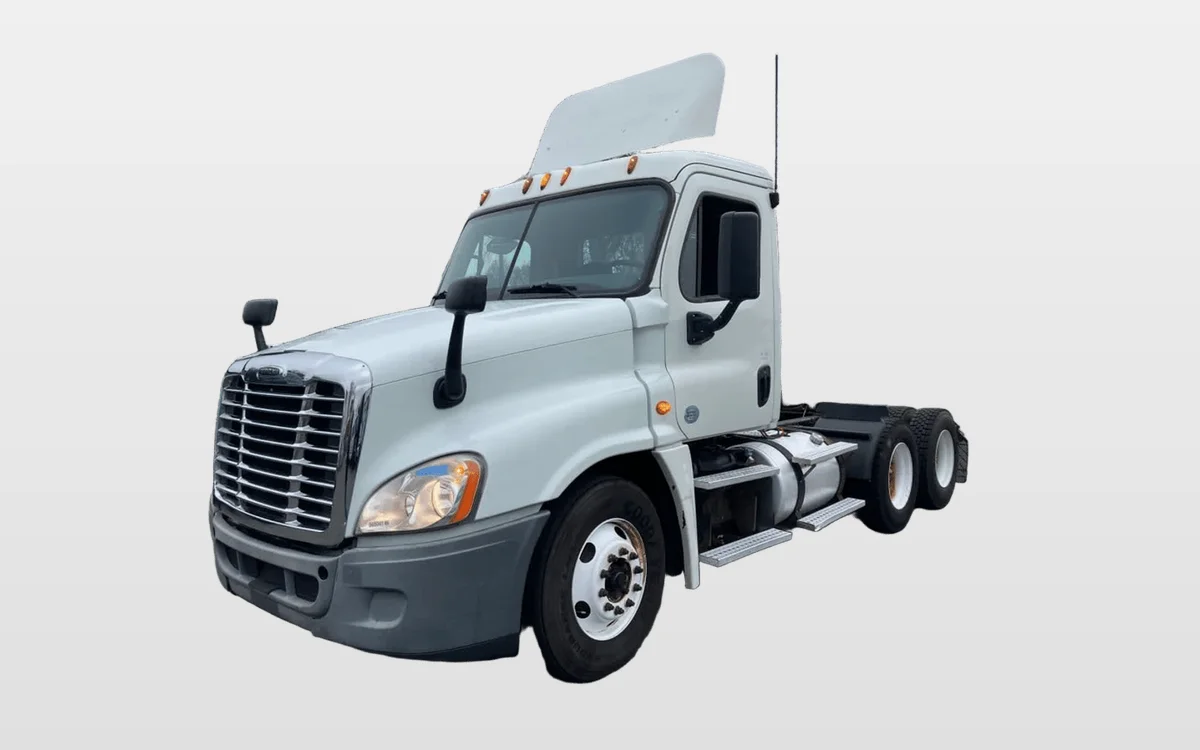 2015 Freightliner Cascadia - image 1