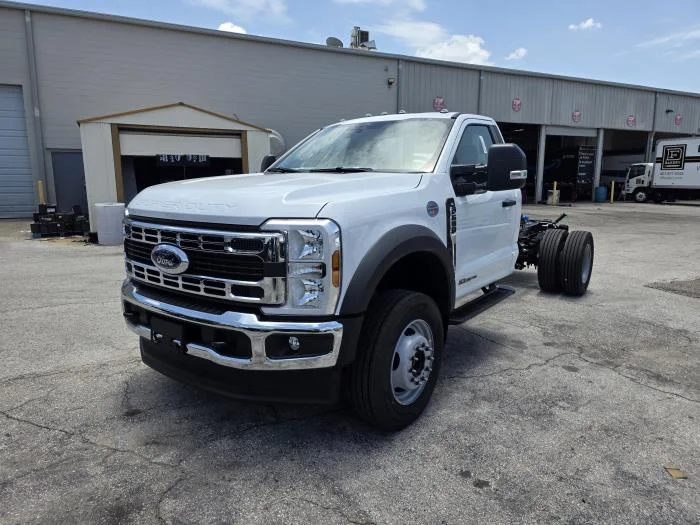 2026 Ford F-600 — photo 2