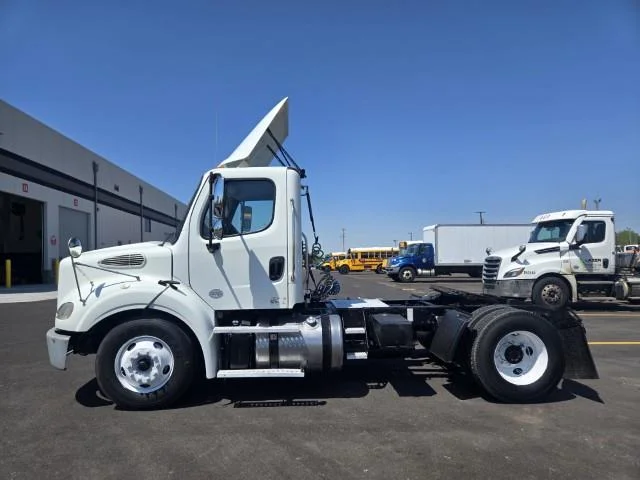 2019 Freightliner M2 106 — photo 7