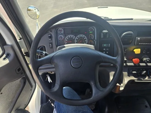 2019 Freightliner M2 106 — photo 12