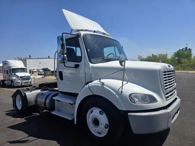 2019 Freightliner M2 106 — photo 4