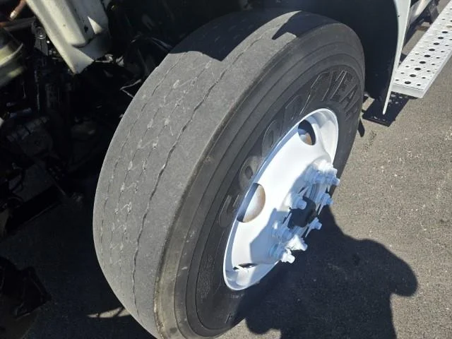 2019 Freightliner M2 106 — photo 17