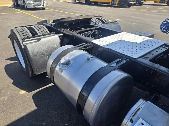 2019 Freightliner M2 106 — photo 14