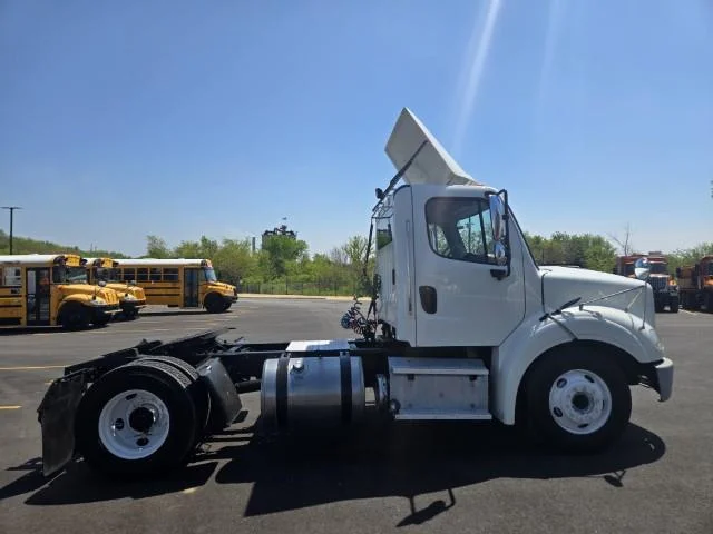 2019 Freightliner M2 106 — photo 5