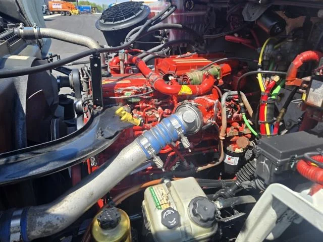 2019 Freightliner M2 106 — photo 20