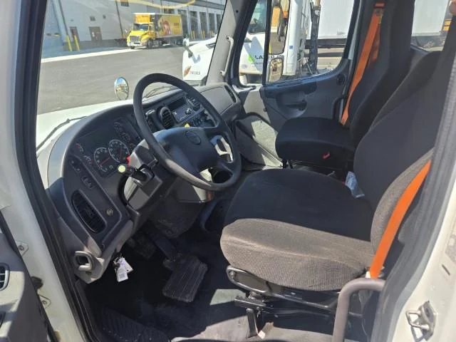 2019 Freightliner M2 106 — photo 8