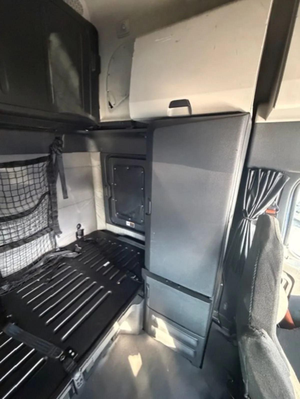 2020 Freightliner Cascadia in Farmingdale, NY — photo 12