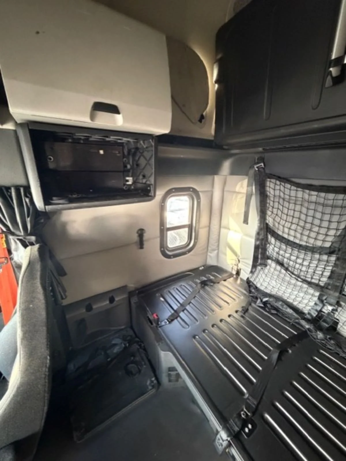 2020 Freightliner Cascadia in Farmingdale, NY — photo 11