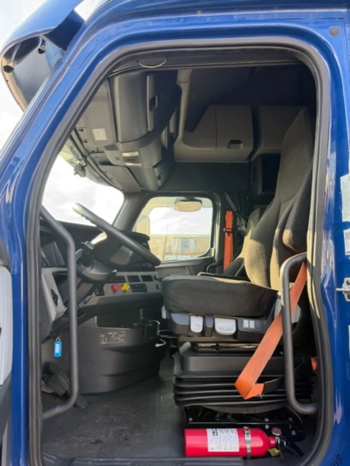 2020 Freightliner Cascadia in Farmingdale, NY — photo 7