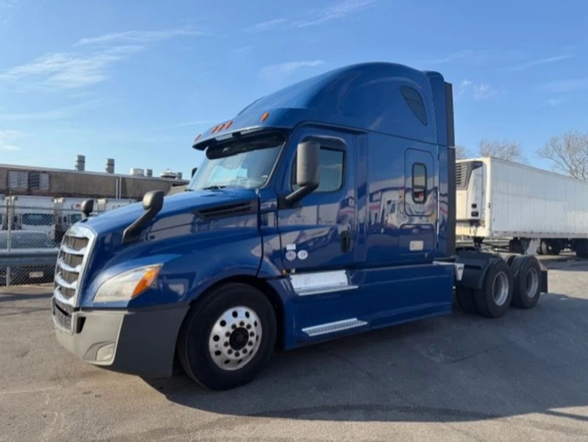 2020 Freightliner Cascadia in Farmingdale, NY