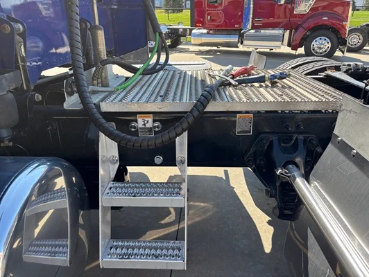 2022 Peterbilt 389 in Omaha, NE — photo 13