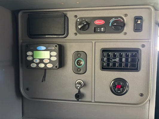 2022 Peterbilt 389 in Omaha, NE — photo 28