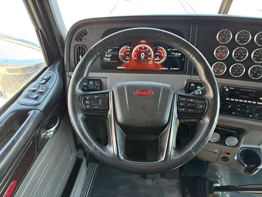 2022 Peterbilt 389 in Omaha, NE — photo 21