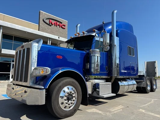 2022 Peterbilt 389 in Omaha, NE — photo 2