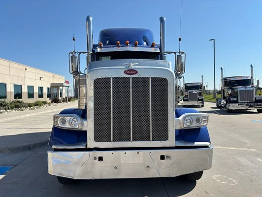 2022 Peterbilt 389 in Omaha, NE — photo 11