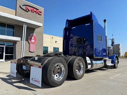 2022 Peterbilt 389 in Omaha, NE — photo 8