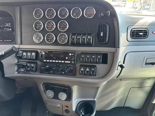 2022 Peterbilt 389 in Omaha, NE — photo 22