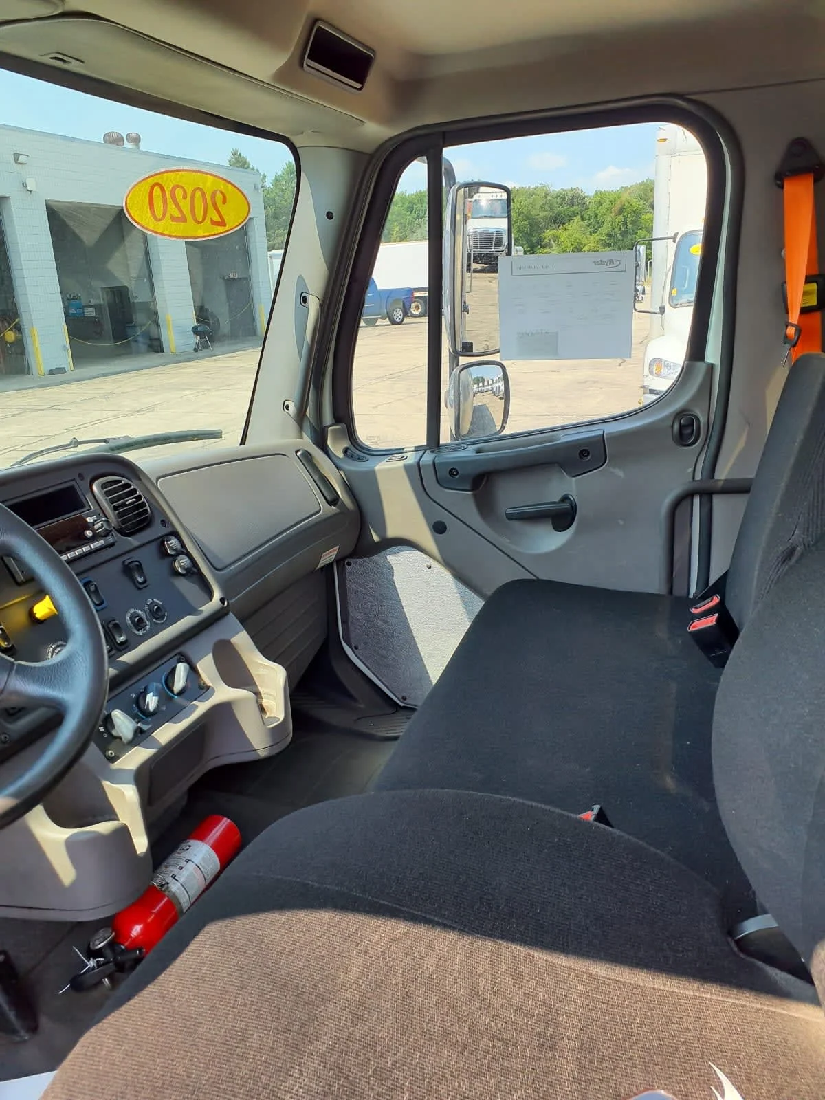 2020 Freightliner M2 106 in Oak Creek, WI — photo 7