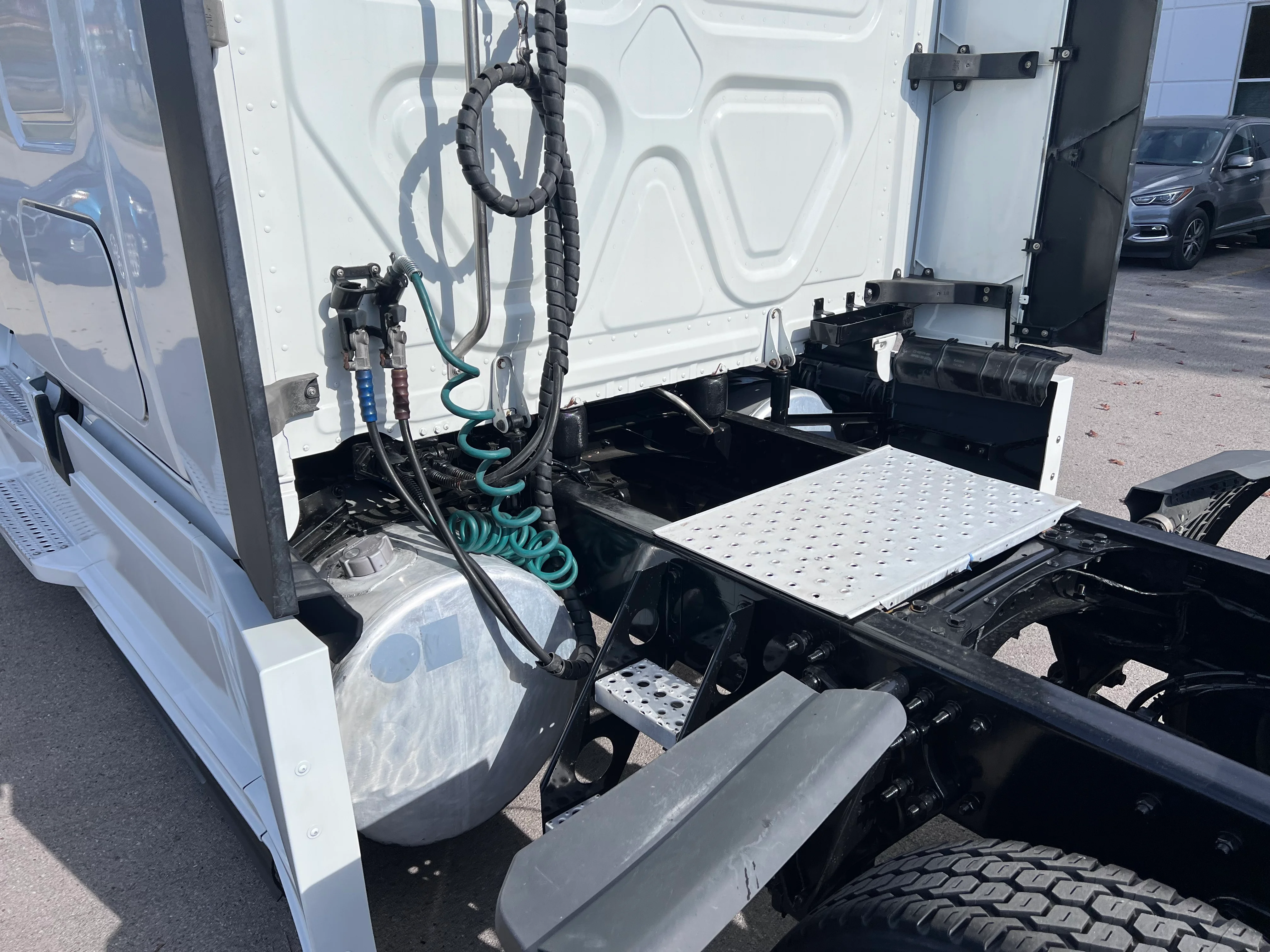 2020 Freightliner Cascadia in Nashville Isuzu, TN — photo 3