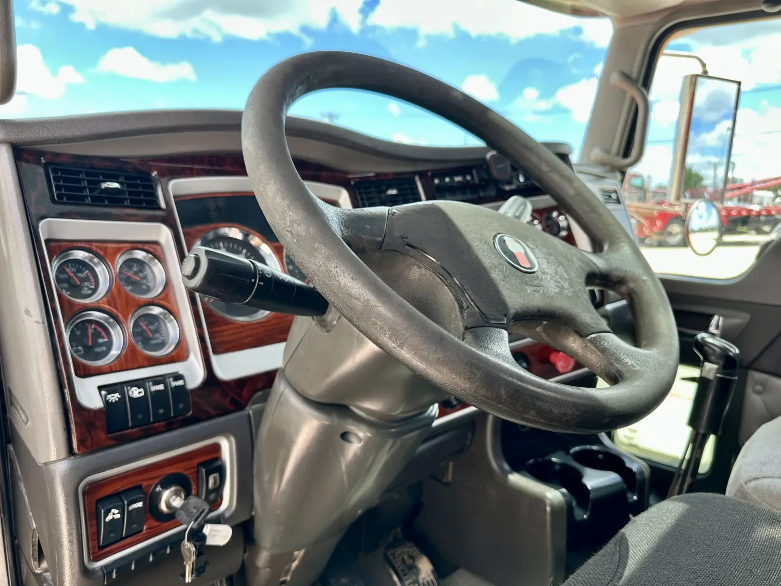 2007 Kenworth W900 in Hutchins, TX — photo 15