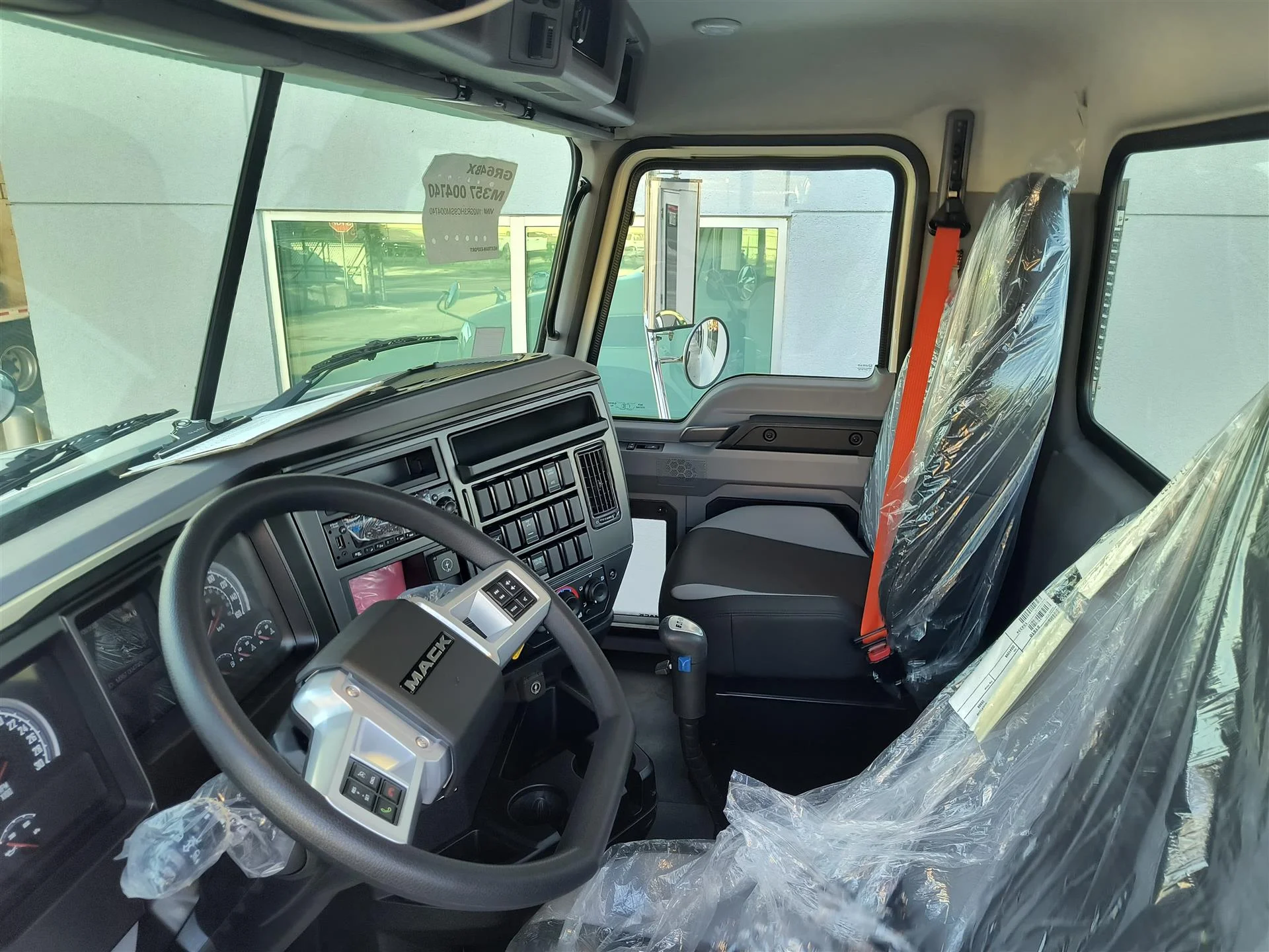 2025 Mack Granite - image 7