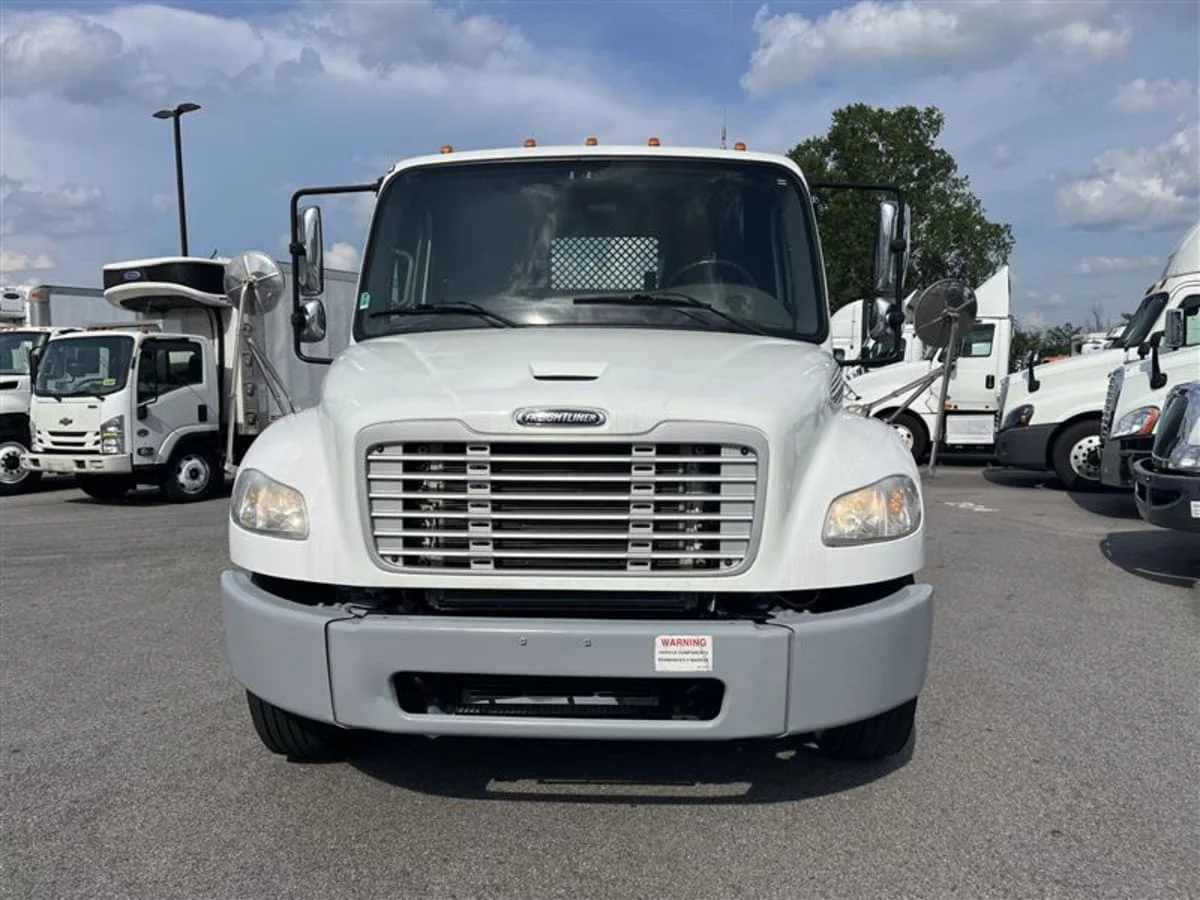 2019 Freightliner M2 106 in Beltsville, MD — photo 2