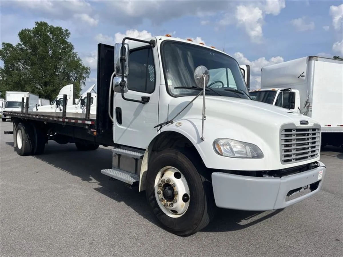 2019 Freightliner M2 106 in Beltsville, MD — photo 3
