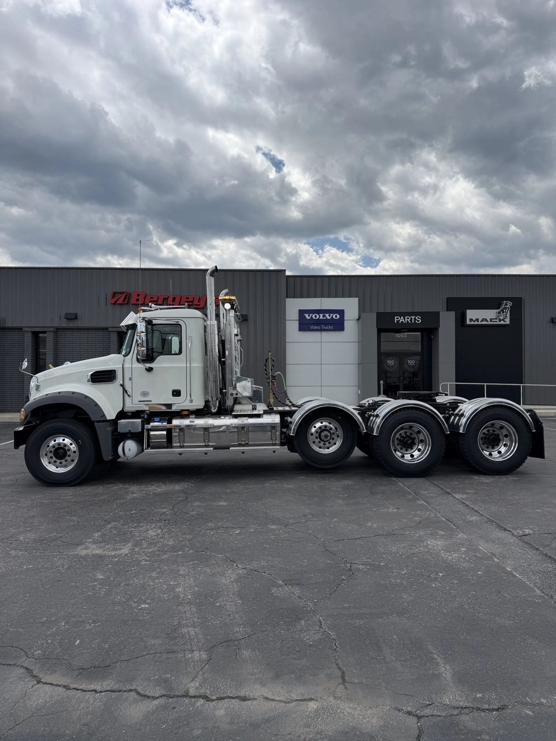 2026 Mack Granite in Conshohocken, PA — photo 2