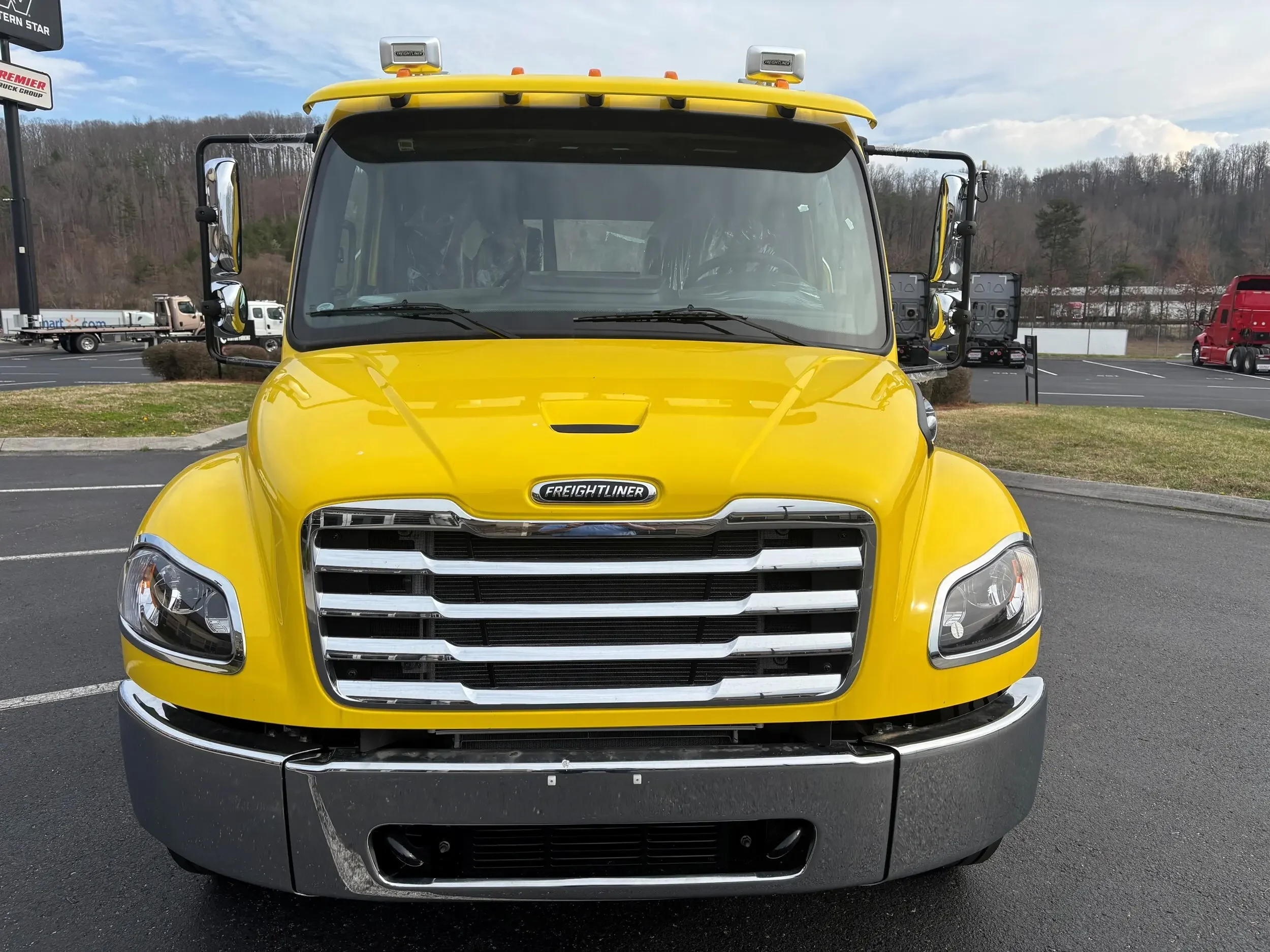 2025 Freightliner M2 106 - image 2