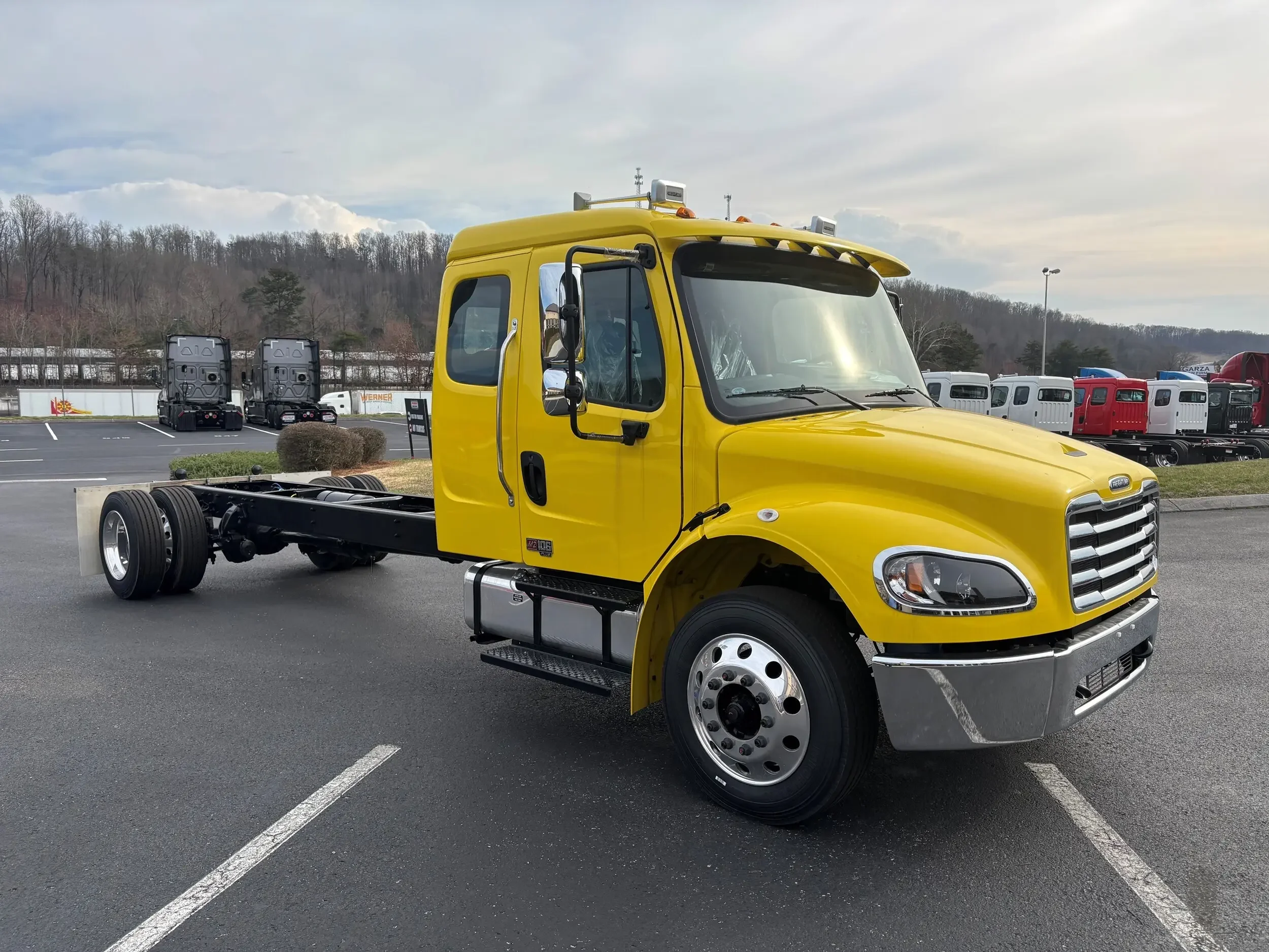 2025 Freightliner M2 106 - image 3