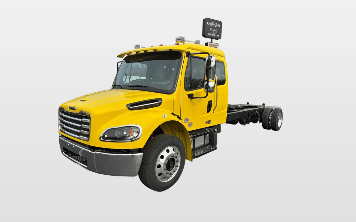 2025 Freightliner M2 106 - image 1