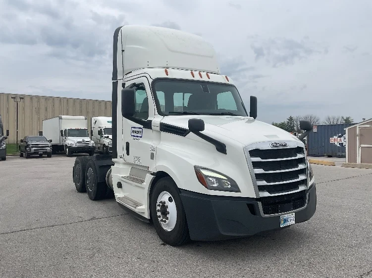 2020 Freightliner Cascadia in Earth City, MO