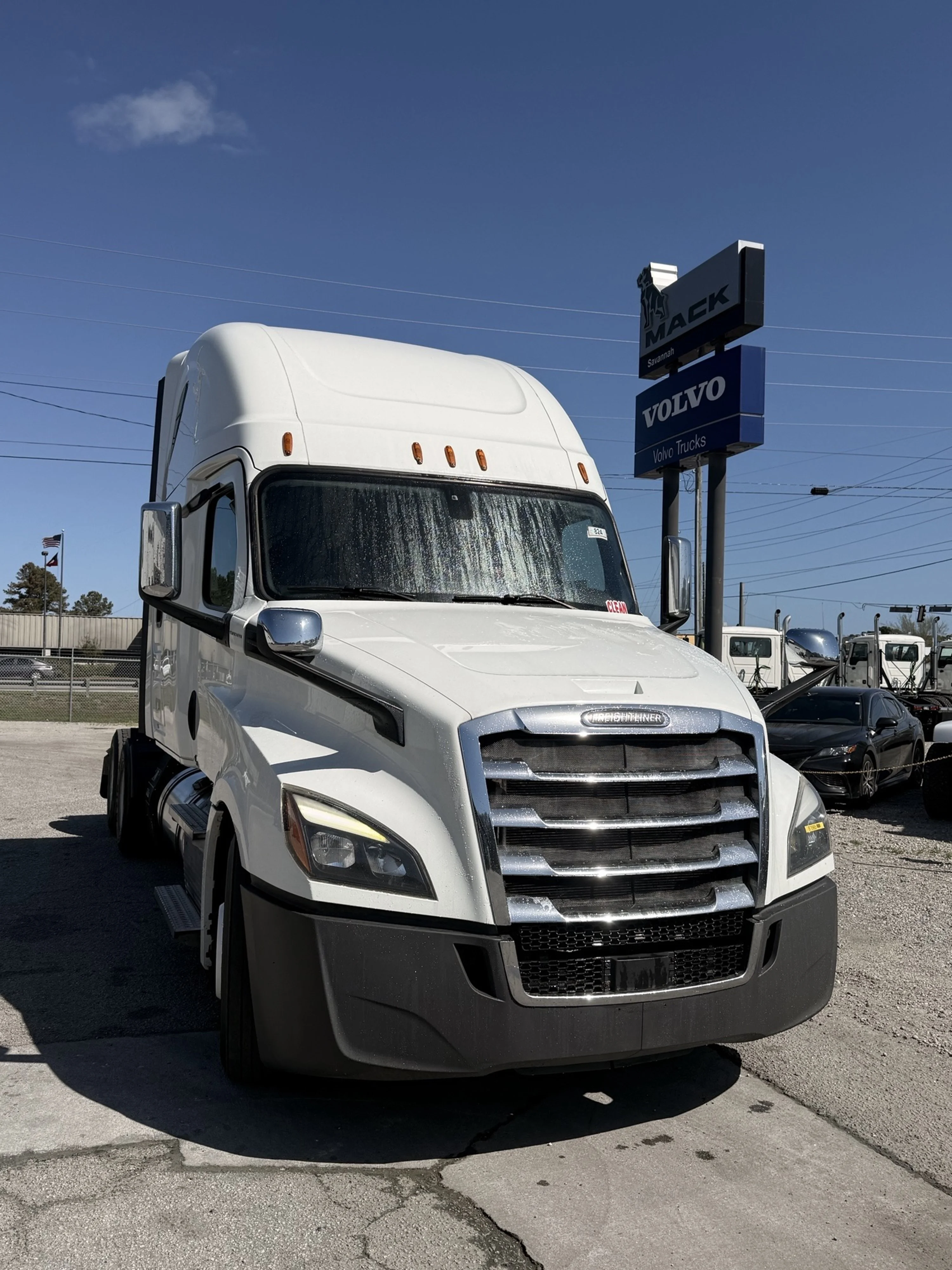 2020 Freightliner Cascadia - image 2