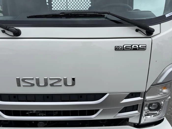 2025 Isuzu NRR in Whittier, CA — photo 9