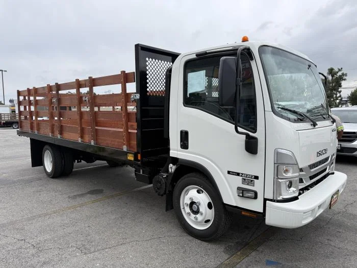 2025 Isuzu NRR - image 7