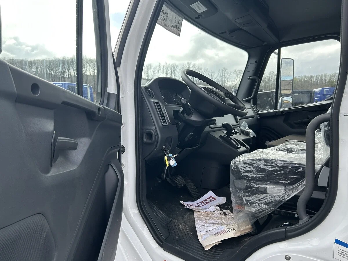 2026 Freightliner M2 106 - image 11