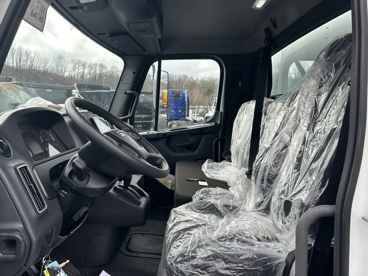 2026 Freightliner M2 106 - image 14